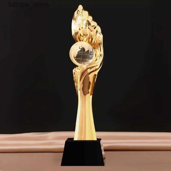 Oggetti decorativi Figurine Corona a cinque stelle personalizzata Trofeo Placcatura Resina dorata Azienda adatta Riunioni annuali Premi Fondo in cristallo Artigianato Decorazioni per la casa