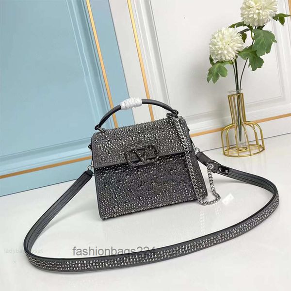 One New Flip Classic Straddle Handbags Lady Tote Diamond Handheld Valenteno Cap Moda Trendy Borse Spalla Diagonale 2024 Borsa da donna Piccola quadrata 2 0UQ6I9GQ I9GQ