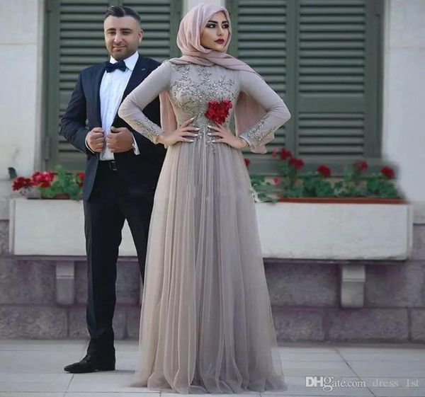 Uzun Kollu Gümüş Müslüman Gece Elbiseler Kepçe Boyun Kristal Boncuklu Zemin Uzunluğu Hijab Prom Elbiseler Suudi Arap akşam Partisi Go4332539