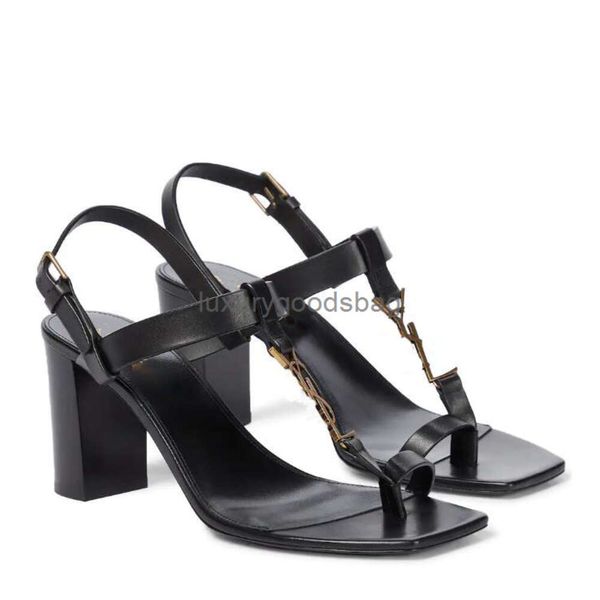 2024ss verão designer de luxo mulheres sandália sapatos de salto alto cassandra medalhão toe-ring sandálias de couro preto legal noite sapatos de casamento 35-43