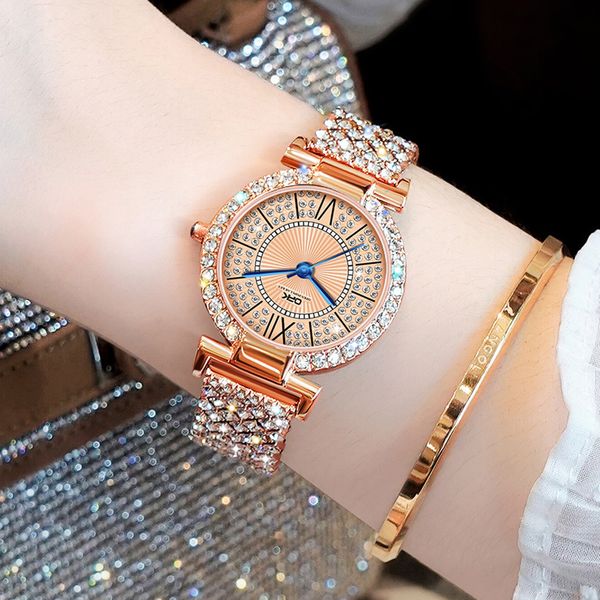 Vendite all'ingrosso di produttori di orologi alla moda con intarsi di diamanti, orologi al quarzo eleganti e alla moda per donna e donna