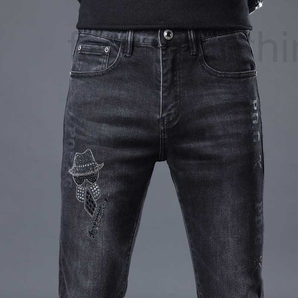 Jeans masculinos designer marca de pelúcia outono e inverno nova tendência bordado quente diamante estiramento magro ajuste calças smpf