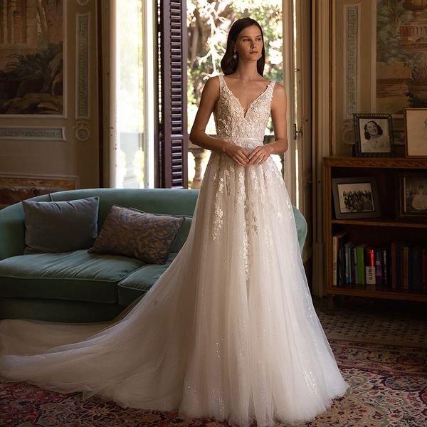 Abito da sposa a-line in tulle lucido con scollo a V. Applicazioni semplici senza spalline Abiti da sposa con applicazioni in pizzo possono essere personalizzati