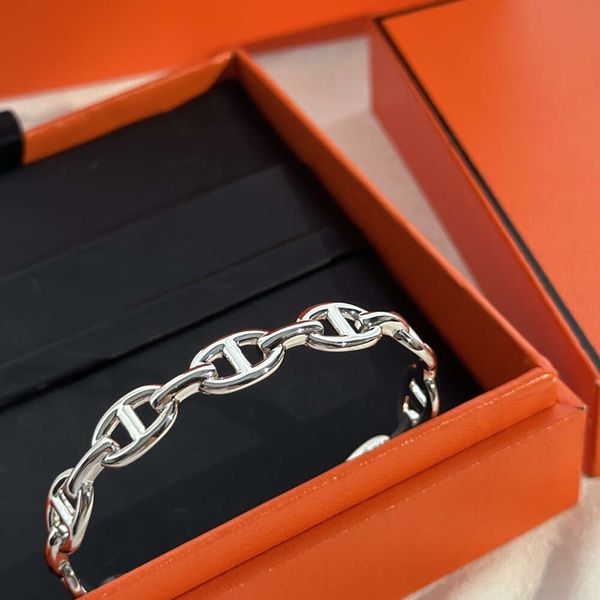 Bracciale rigido del progettista di marca Bracciale aperto con catena aperta rotonda in argento sterling con lucchetto cavo per regalo di gioielli da donna