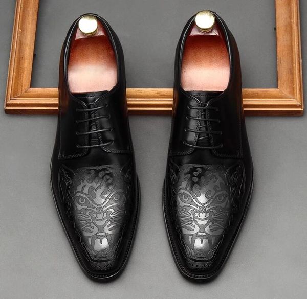 Erkekler iş düğün elbise ayakkabıları gerçek deri lazer desenli kaplan kafa erkek ayakkabı dantel-up nefes alabilen sivri ayak parmakları resmi olaylar Derby ayakkabıları bordo siyah