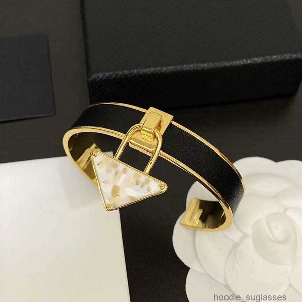 Bracciali da uomo di alta qualità Bracciali in pelle Aolly per uomo e donna p Lettera Fibbia in oro Marrone Argento Accessori per collegamenti balck Uomo con scatola Avlra