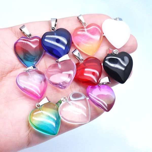 pendente colorato arcobaleno di fascino del cuore di amore di vetro di colore gradiente per la produzione di gioielli di collana di orecchini all'ingrosso di accessori per portachiavi