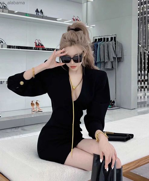 Temel gündelik elbiseler Fransız haute couture hepburn tarzı mizaç bel ve kalça sarma etek 2023 yeni niş ve benzersiz tasarım seksi ve zayıflama 240306