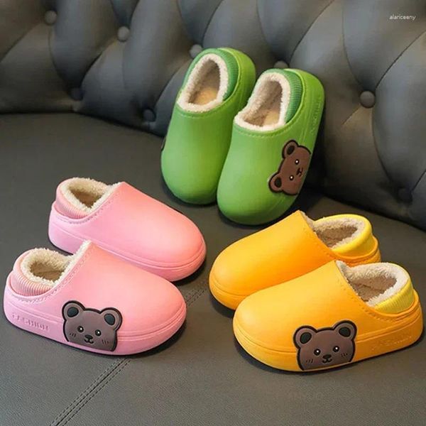 Chinelo de inverno dos desenhos animados urso criança à prova dwaterproof água chinelos de pelúcia bonito meninos meninas bebê casa anti deslizamento flip flops macio quente crianças sapatos de algodão