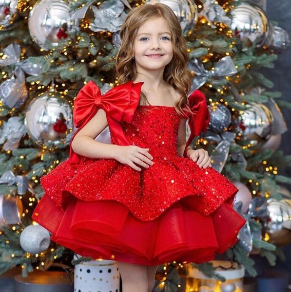 Abito da bambina corto in pizzo con paillettes rosso con spalle scoperte. Abiti da bambina da principessa