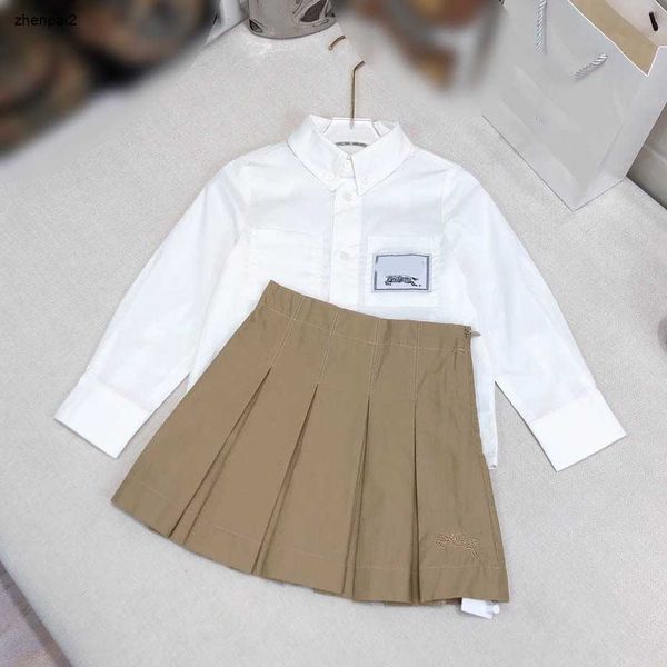 Abito di lusso per bambini Abiti a due pezzi Tute per bambini di alta qualità Taglia 100-160 CM Camicia bianca a maniche lunghe con risvolto e gonna a pieghe 24Mar