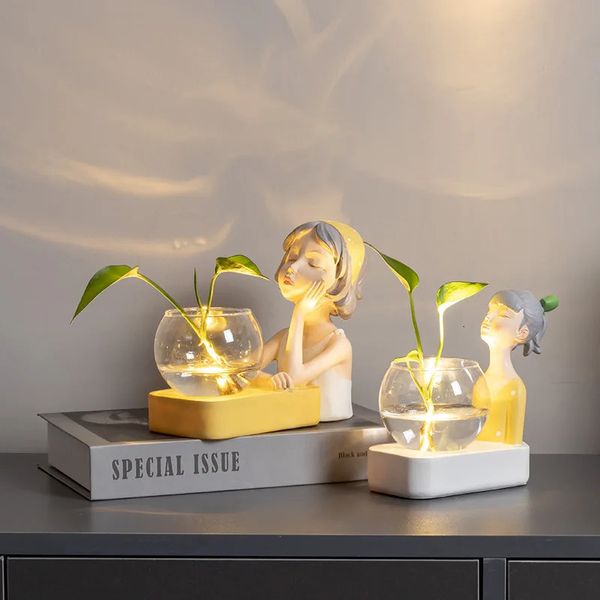 Ragazza creativa Scultura in resina Vaso idroponico in vetro con luci Casa Soggiorno Ufficio Desktop Decorazione vegetale Figurine Regalo 240228