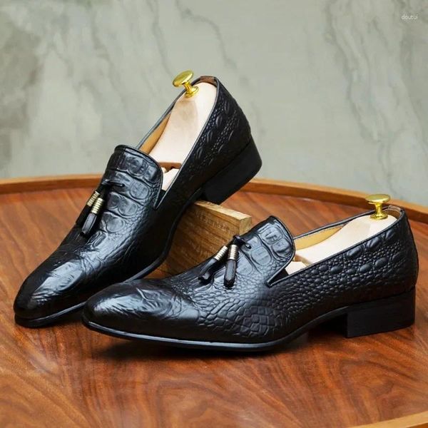 Sapatos de vestido feitos à mão negócios masculinos casual couro 2024 primavera apontou borla mocassins padrão de crocodilo moda na moda sapato homens