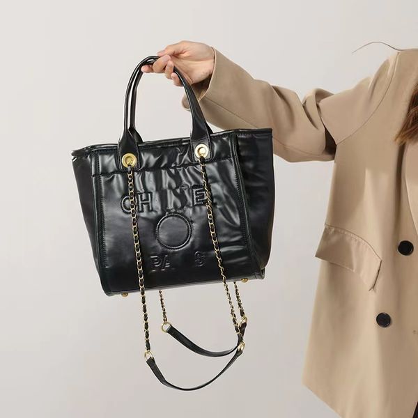 Mode-Taschen-Handelskette Handtasche 90# Factory Hot verkauft Großhandel Damen-Umhängetaschen Neue große Einkaufstasche mit großer Kapazität, handgehaltene Luxus-Einzelschulter-Einkaufstasche mit Kette