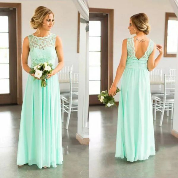 Mint Green Lace Top Chiffon Rock Country Brautjungfernkleider langer billiger Strand Rückenfreies Boden Hochzeitsfeier Kleid