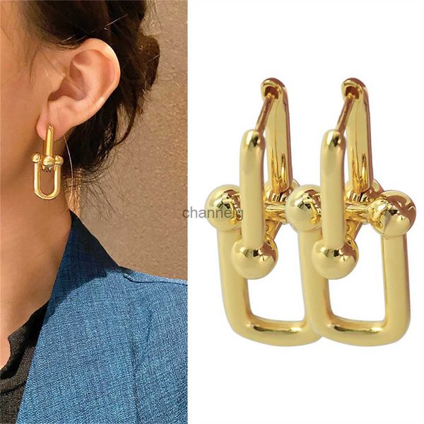 Brincos de garanhão Wome Fall In Love Stud Retro Elegante U-em forma de Bloqueio Brinco de Ouro Traje Personalizado Mulheres Noiva Indiano Único Orelha Encantos Jewewlry 240306