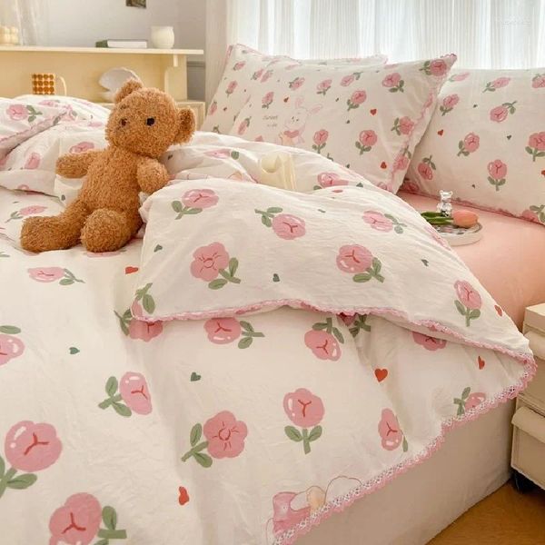 Set di biancheria da letto Set di quattro pezzi in cotone lavato con pizzo floreale piccolo Tutte le lenzuola Copripiumini estivi