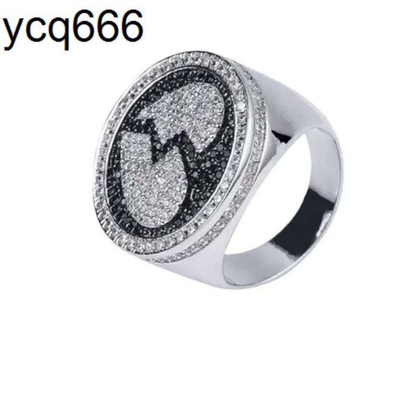 Novo design anéis símbolo moissanite hip hop jóias punk carta gravar luxo gelado para fora prata masculino preço de atacado anel