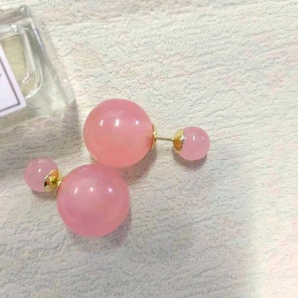 Orecchini a bottone moda sfera in resina rosa a doppia faccia per le donne 2024 orecchini alla moda con colori caramelle all'ingrosso