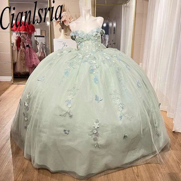 Abiti stile Quinceanera in pizzo verde menta con applicazioni illusione Abito da ballo con spalle scoperte Fiori 3D Dolce 15 compleanno