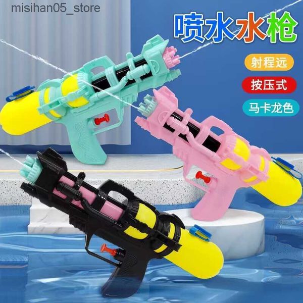 Giochi con la sabbia Divertimento in acqua Spiaggia estiva Macaron Stampa a colori sulla pistola a spruzzo Giocattolo da gioco con acqua da spiaggia per bambini Yiwu Q240307