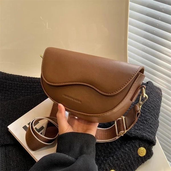 Umhängetaschen Kleine Leder Sattel Achselhöhle Für Frauen 2024 Sommer Kette Umhängetasche Damen Vintage Unterarm Handtaschen Bolsa