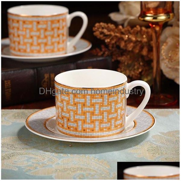 Tazze Classic European Bone China Tazzine da caffè e piattini Stoviglie Piatti Piatti Set da tè pomeridiano Cucina di casa con confezione regalo 230817 Dhykw