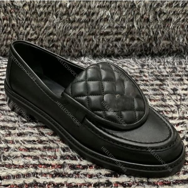 Designer-Schuhe, klassische Schnalle, hochwertige, atmungsaktive, lässige Loafer aus echtem Leder mit niedrigem Absatz für Damen