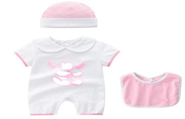 Moda estiva 3 pezzi Pagliaccetti neonato vestiti per bambini unisex Cartoon lettera Stampa Manica corta neonata Pagliaccetto e cappello Bavaglini set1518500