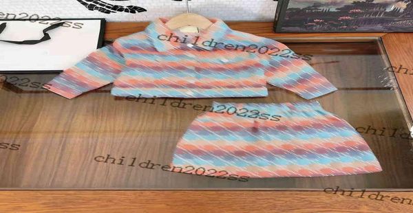 Pembe renkli kızlar kot pantolonlar 2022fw erken sonbahar kot ceketleri ile pileli eteklerle marka tasarımcısı çocuk kısa ceket moda dr4467059