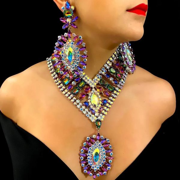 Stonefans übertriebene Halskette-Ohrringe-Set im Großhandel für Frauen, Drag-Queen-Zubehör, großes Statement-Schmuckset mit Strasssteinen 240228
