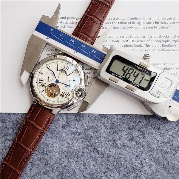 Мужские часы для отдыха Автоматические механические часы Высокое качество Спиральная корона Сапфировое зеркало 33 мм Кожаные дизайнерские часы из нержавеющей стали для мужчин