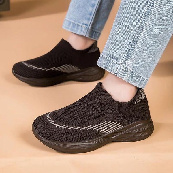 Повседневная обувь, детские спортивные лоферы для бега для мальчиков и девочек, черные дышащие прогулочные сетчатые кроссовки, легкие весенние сандалии, размер 27–38