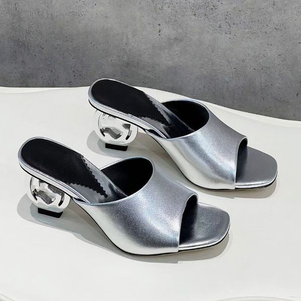 Летние модные женские сандалии. Дизайнерские классические тапочки на высоком каблуке. Простые и удобные повседневные пляжные туфли в римском стиле.