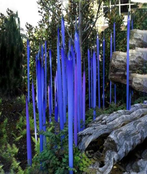 Stehlampe für den Außenbereich, mundgeblasenes blau-violettes Schilfrohr, stehende Skulptur, Gartenspeere aus Muranoglas für die Kunstdekoration 1170545