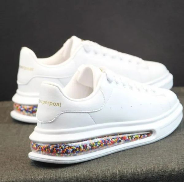 Scarpe da uomo di alta qualità con plateau da donna scarpe da ginnastica Scarpe colorate con cuscino d'aria Top Designer aumento Mocassini tacco piatto Allacciatura Piccolo bianco Punta tonda casual plus size