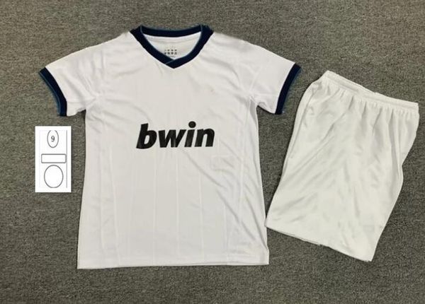 Maglie da calcio retrò per bambini per bambini Real Madrids 2016 2017 2018 Benzema Ronaldo Kaka Zidane Sergio Ramos Modric Bale Finals Shirt da calcio vintage 11 12 13 14 15 16 17 18 3396