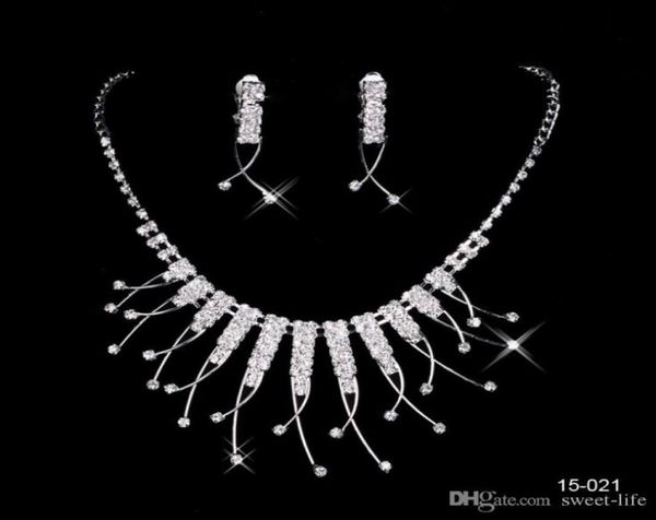 2019 15021 Collana con orecchini a forma di fiore di cristallo con strass santo Set da sposa con chiusura a moschettone Set di gioielli economici per il ballo di fine anno Eveni4583134