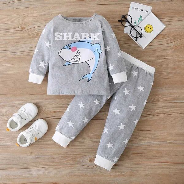 Set di abbigliamento Abbigliamento per bambini Ragazze Inverno Autunno 2 pezzi Set Cartoon Shark Lettera Maglione a maniche lunghe Top + Pantaloni a stella Vestiti casual per neonato 1-6YL2401L2402