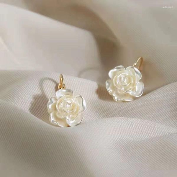 Orecchini pendenti Orecchini con fiori bianchi che sbocciano Orecchini a cerchio con fiori di camelia Clip alla moda su gioielli di perle per ragazze e donne