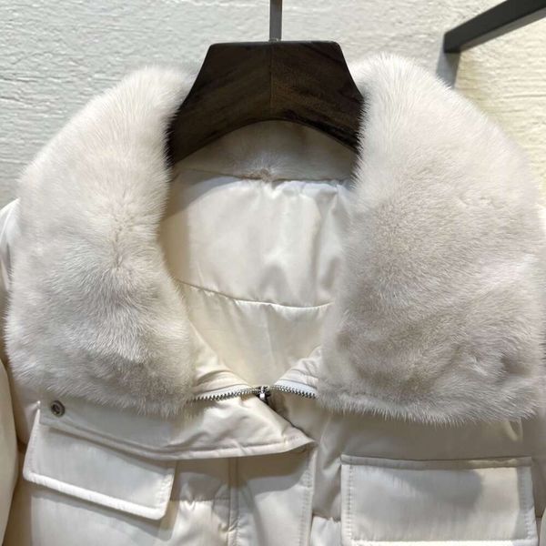 Haining Fur 2023 Nuovo cappotto in piumino d'oca bianco di seta con colletto in visone per donna 279404