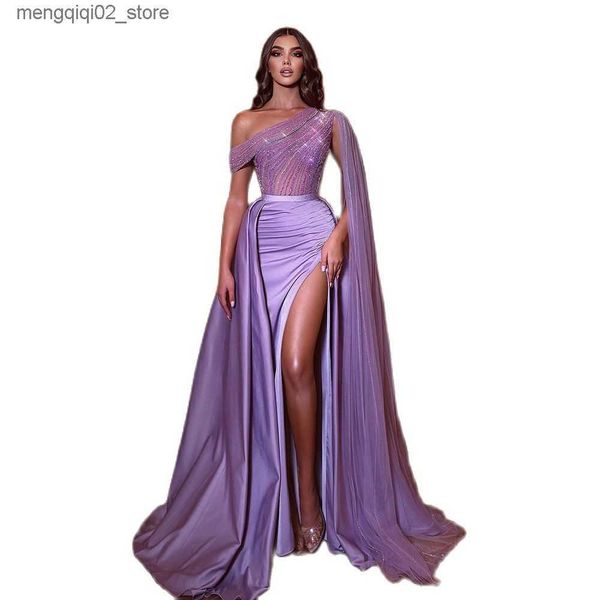 Abiti sexy urbani Sirena in raso viola Prom senza spalline Una spalla con mantello Paillettes lucide Applicazioni Abiti da sera con spacco laterale Plus Size Formale Q240307