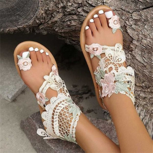 Стильные летние сандалии, шлепанцы на плоской подошве с кружевным цветком и женской обувью, пляжные сандалии на каблуке 240228