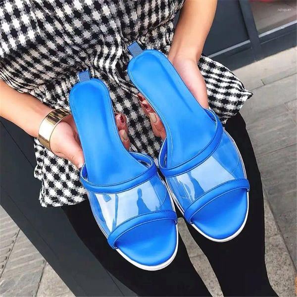 Sandali moda 2024 ciabatte da spiaggia pantofole estive trasparenti in PVC vera pelle Chucky tacchi bassi diapositive scarpe da donna
