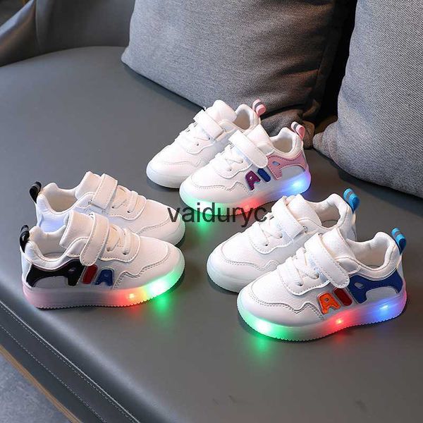 Scarpe da ginnastica eleganti 2023 Primavera Nuove scarpe singole illuminate a LED per bambini per ragazze Scarpe da corsa per ragazzi Scarpe sportive con suola morbida illuminate per bambiniH240307