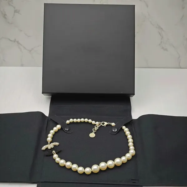 Colares de jóias pingentes brancas banhadas 925 prata graduada em designers de marca de luxo cartas geométricas famosas mulheres redondas de cristal pérola colar letra de ouro