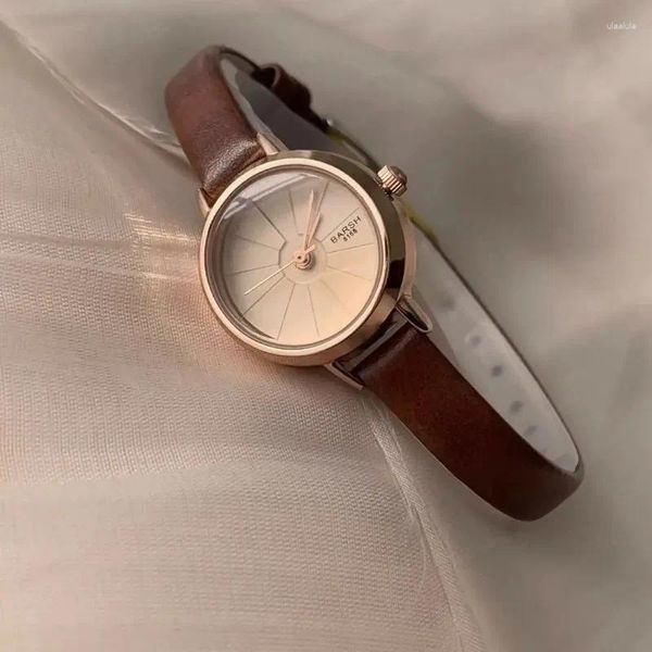 Armbanduhren Zegarek Damski Einfache Studenten Damenuhr Elegante kleine Retro-Leder Runde Zifferblatt Hochwertige Quarzuhren