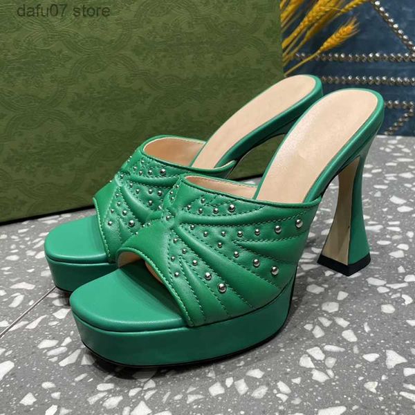 Pantofole Novità Sandali firmati in morbida pelle verde con plateau Scarpe con tacco Sandalo con decorazione di moda 35-42 Pantofola da donna con tacco alto 11 cm con scatolaH240308