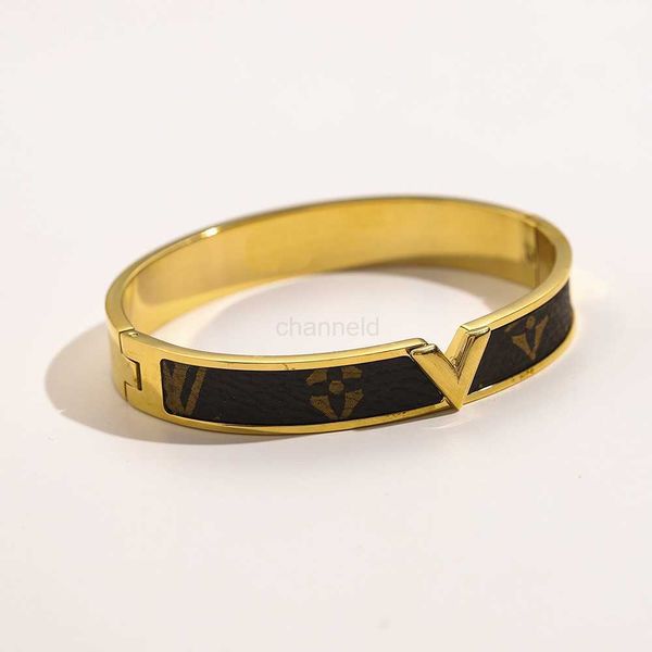 Moda 18k ouro bangle design clássico aço selo pulseira de luxo marca letras pulseiras mulheres amor jóias presentes designer acessórios premium 240308