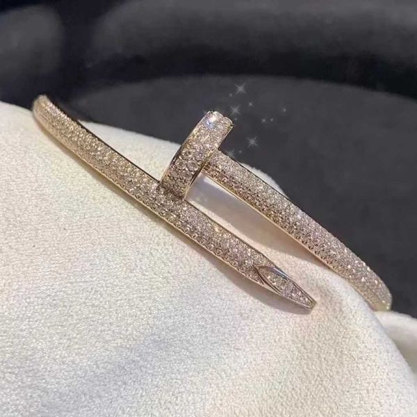 Pulseira de ouro Pulseiras de designer de unhas para mulheres e homens Novo Full Diamond Sky Star Instagram Light Luxo Único Moda Moderno Elegante Netizen Celebri logo